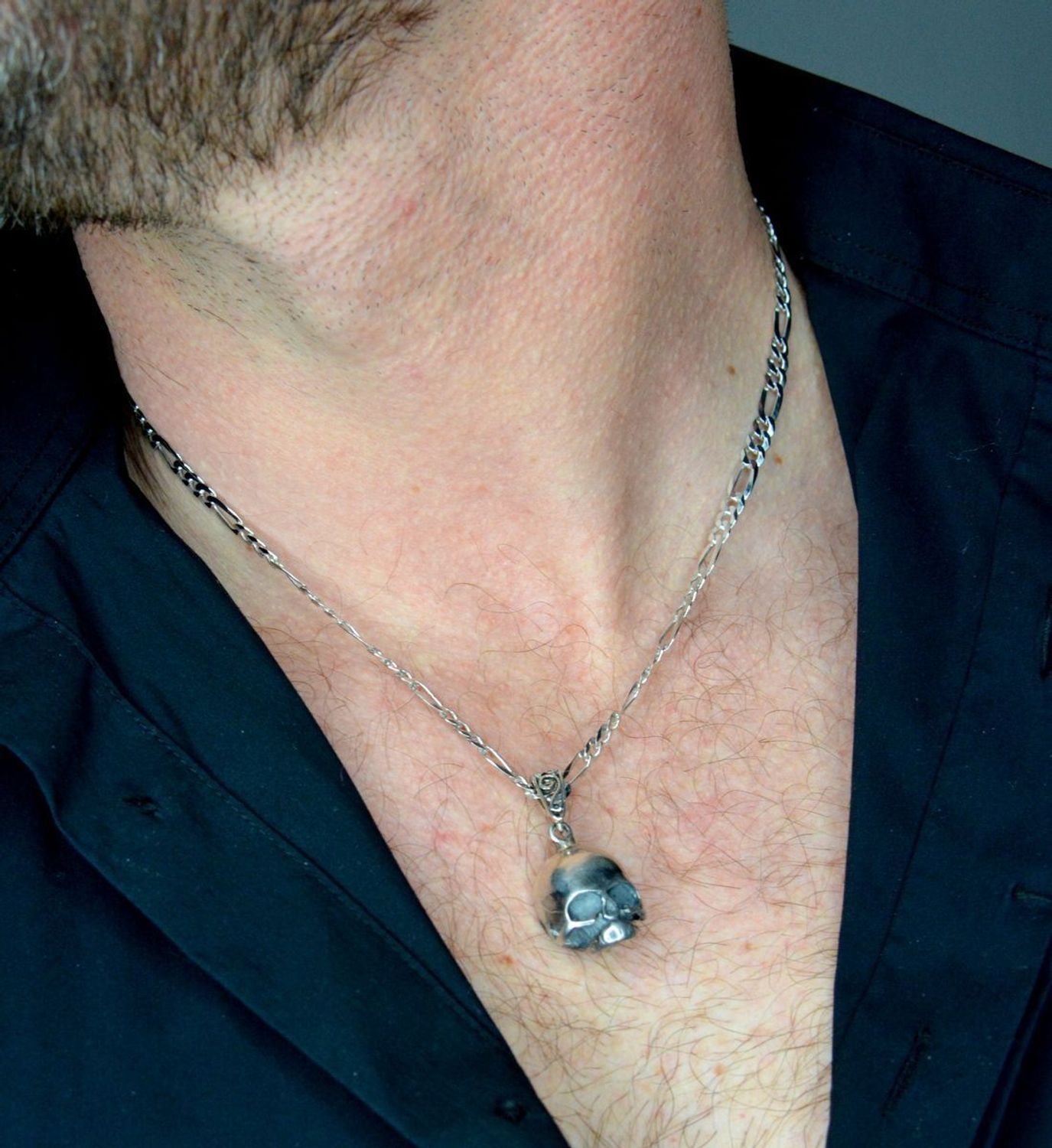 Srebrny łańcuszek 925 figaro 4,5 mm rodowany DIA-LAN-565165R-120-925 4,5mm. Srebrny łańcuszek najwyższej próby srebra 925. Łańcuszek srebrny o splocie figaro idealny na prezent. Łańcuszek srebrny o wadze 11,40 gram i szerokości 4,5.jpg